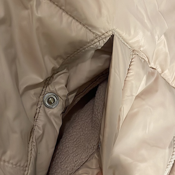 Old Navy Puffer Vest - Picture 4 of 5